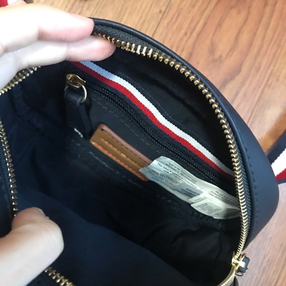 NWT Tommy bag - Picture 3 of 4